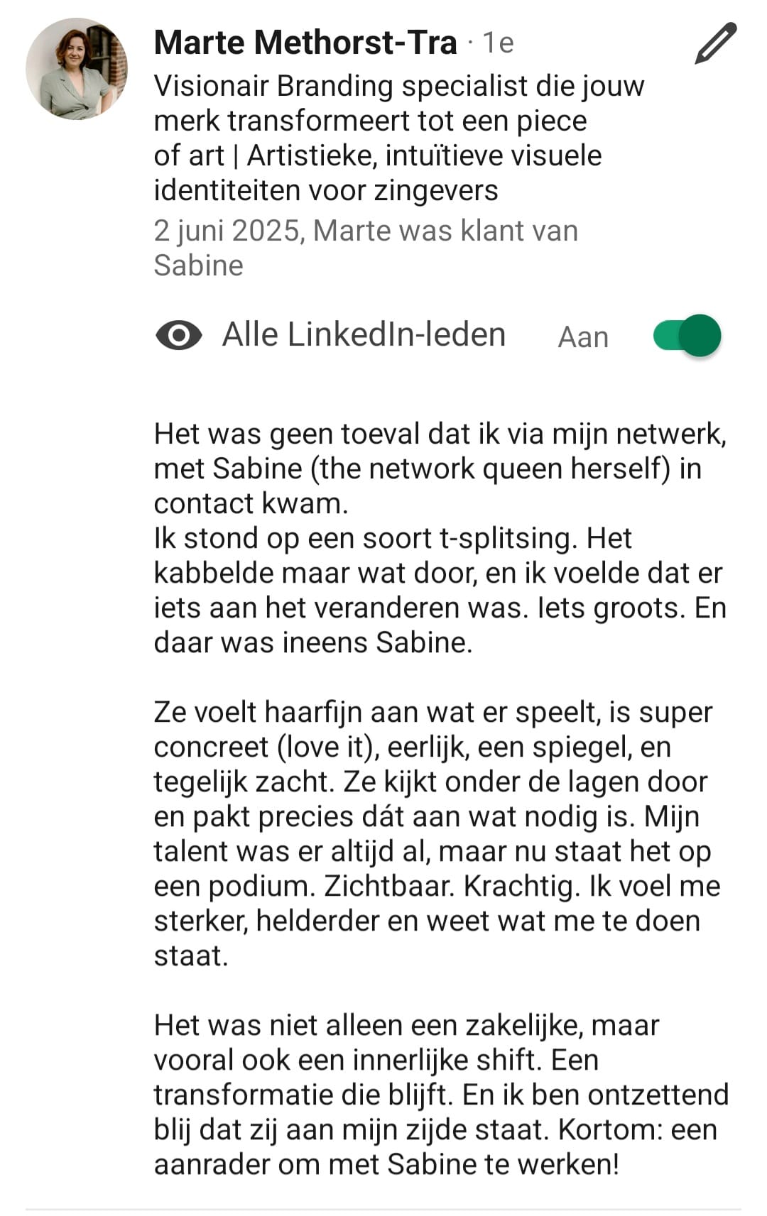 Ze voelt haarfijn aan wat er speelt, is super concreet, eerlijk, een spiegel én tegelijk zacht. Mijn talent was er altijd al, maar nu staat het op een podium. Zichtbaar. Krachtig. Een innerlijke shift die blijft.