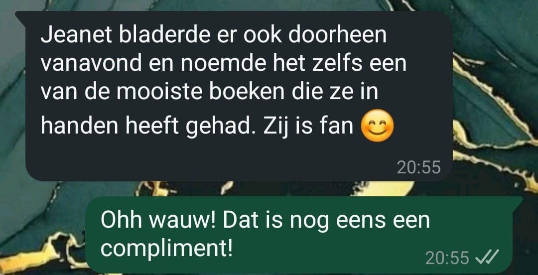 Jeanet bladerde er ook doorheen vanavond en noemde het zelfs een van de mooiste boeken die ze in handen heeft gehad. Zij is fan.